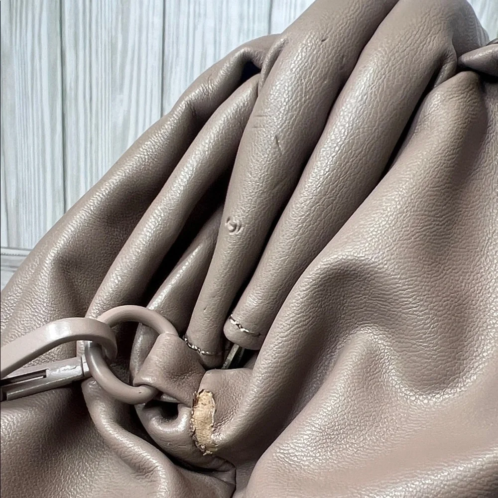 Badgley Mischka Taupe Wrapped Frame Clutch Shoulder Bag with Chunky Mauve Chain - Picture 7 of 10